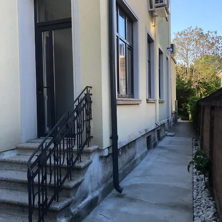 пространства за гости синият час - Little Wing