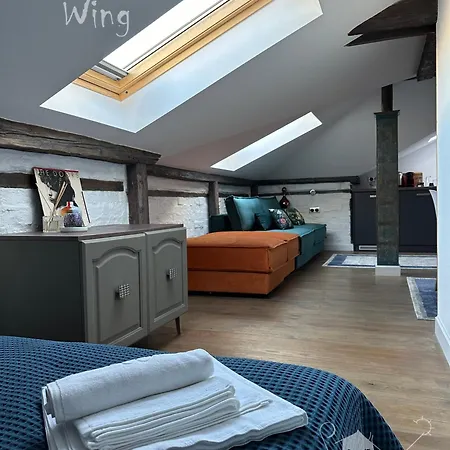 пространства за гости синият час - Little Wing *