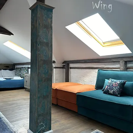 пространства за гости синият час - Little Wing