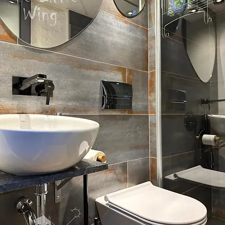 пространства за гости синият час - Little Wing