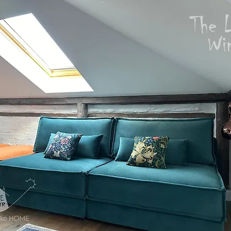 пространства за гости синият час - Little Wing