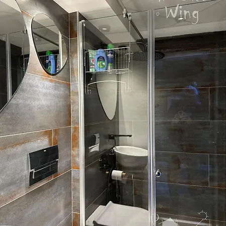 пространства за гости синият час - Little Wing