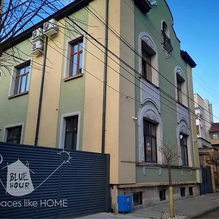 пространства за гости синият час - Little Wing Apartament Ruse