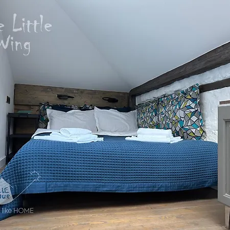 пространства за гости синият час - Little Wing Ruse