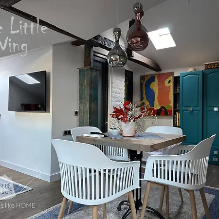 пространства за гости синият час - Little Wing Apartament