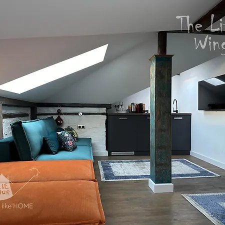 пространства за гости синият час - Little Wing *