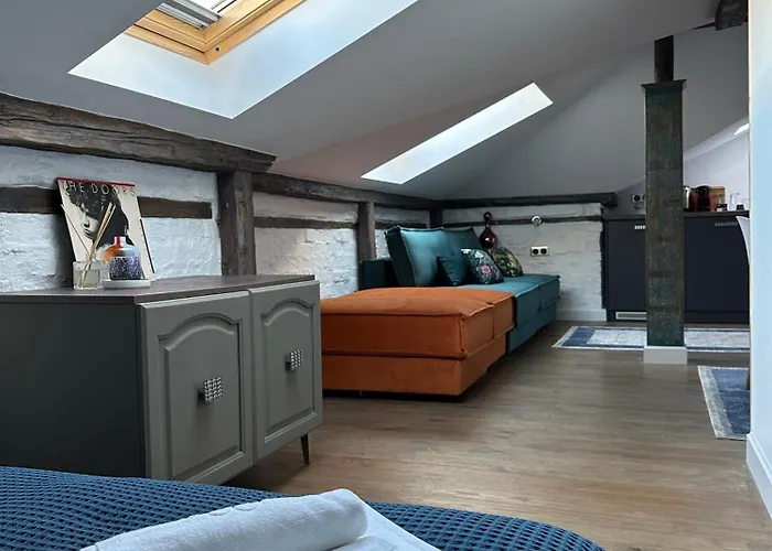 пространства за гости синият час - Little Wing *