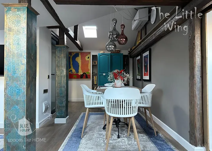 пространства за гости синият час - Little Wing 아파트