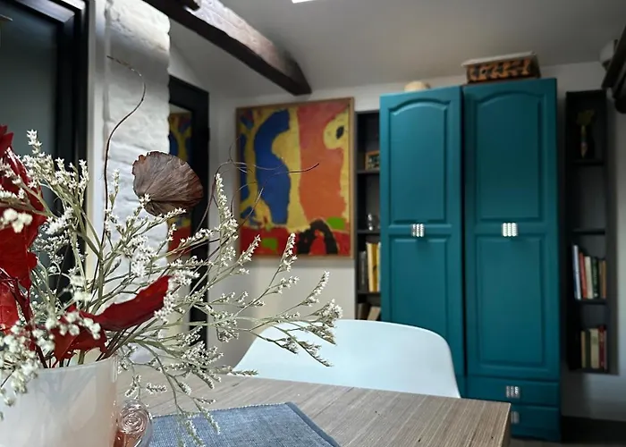 пространства за гости синият час - Little Wing