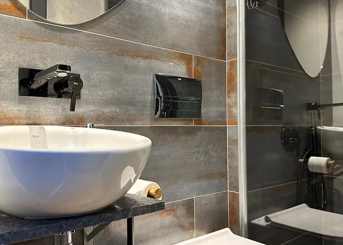 пространства за гости синият час - Little Wing