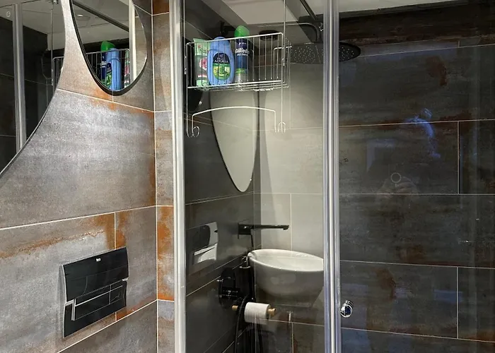 пространства за гости синият час - Little Wing