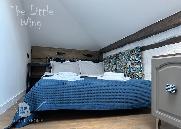 пространства за гости синият час - Little Wing 루세